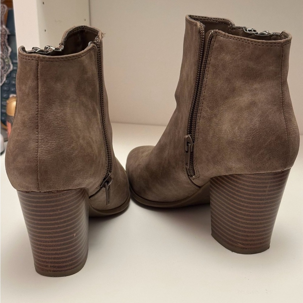 Guess Brown Ankle Boots with Suede Finish - Picture 5 of 6